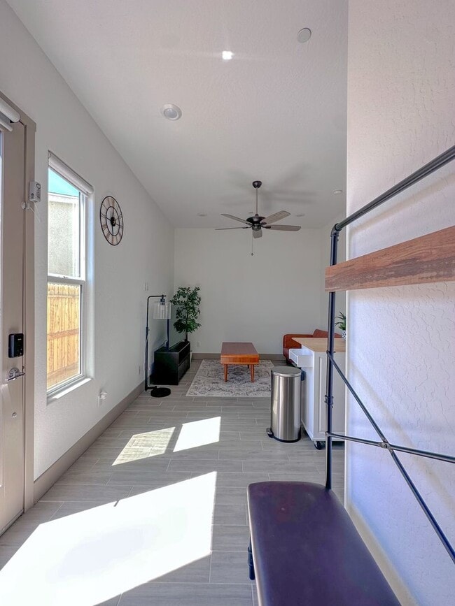 Building Photo - Move in Ready in Northwest Hanford