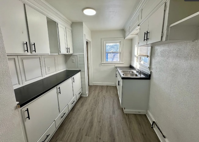 Building Photo - Charming 2-Bedroom Apartment in a Classic Two-Family Home