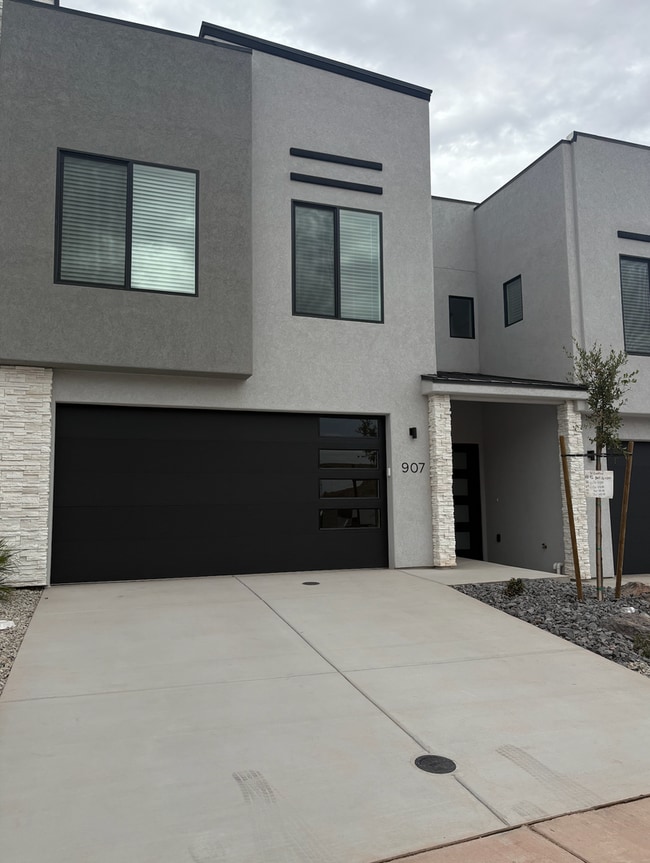 Building Photo - 907 Willow Bnd Dr
