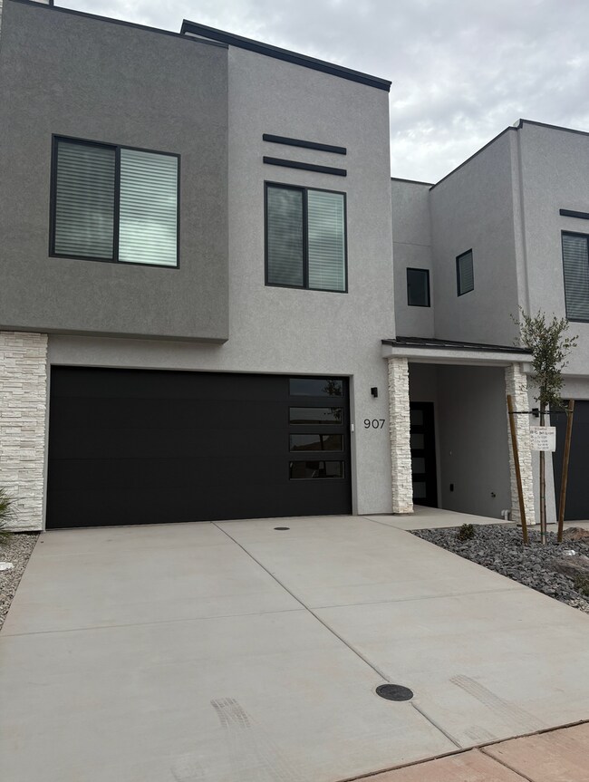 Foto del edificio - 907 Willow Bnd Dr