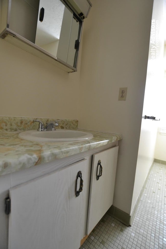 Building Photo - 5 General Greene Ave