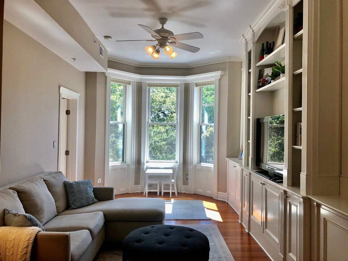 Foto principal - 1022 Hudson St
