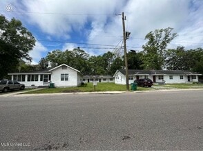 Building Photo - 515 N Haugh Ave