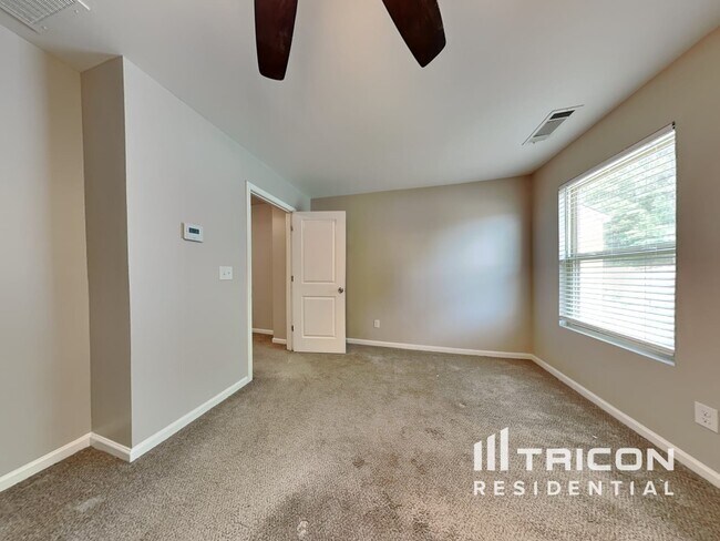Building Photo - 419 Renown Ct