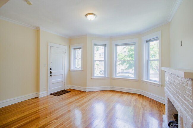 Foto del edificio - 1315 W Foster Ave