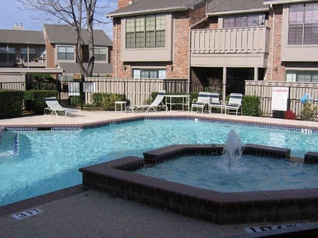 Building Photo - 412 Pebble Way