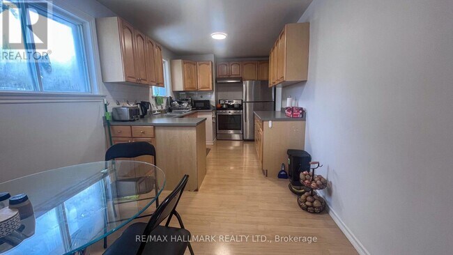 Photo du bâtiment - 758 Botany Hill Crescent