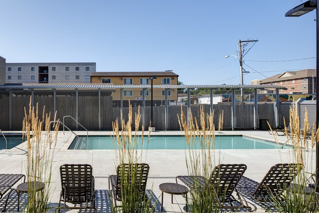 Building Photo - Campustown | Student Apartments