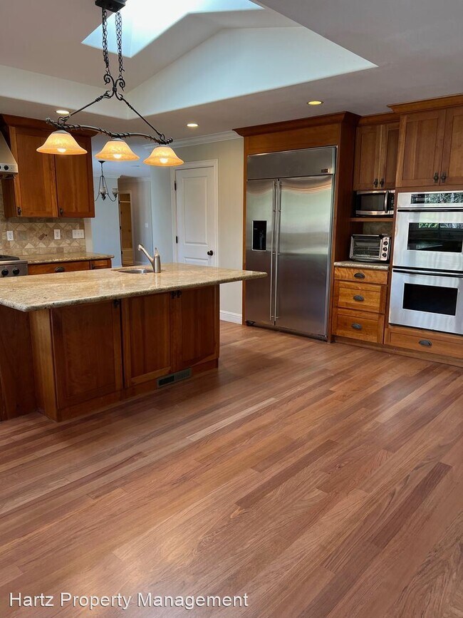 Building Photo - 4 br, 3.5 bath House - 2646 Lunada Lane
