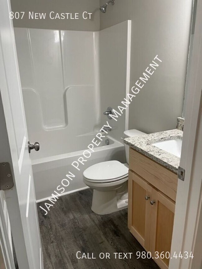 Foto del edificio - 807 New Castle Ct