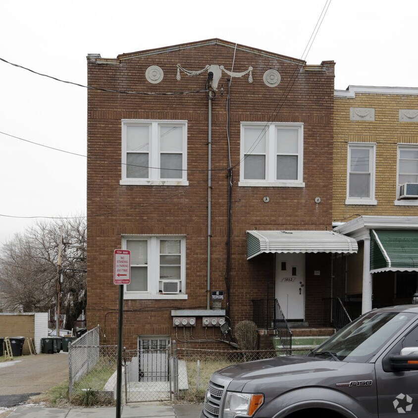 Building Photo - 1402 T St SE