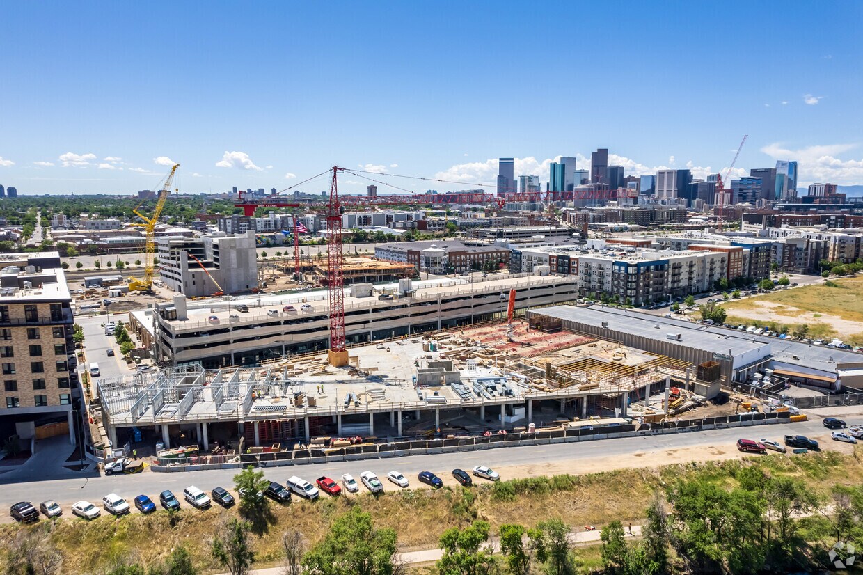 The Deveraux Apartments in Denver, CO