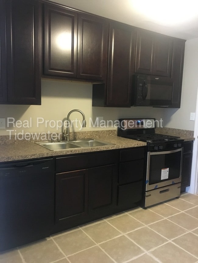 Building Photo - 85 Towne Square Dr