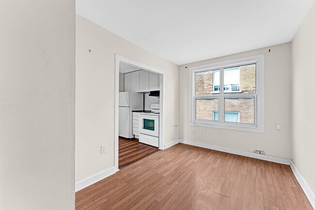 Building Photo - Spacious 1-Bedroom Upper Unit Available for Rent