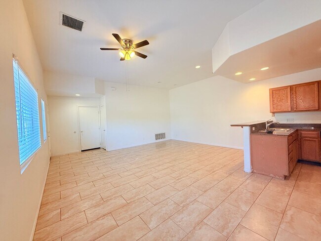 Foto del edificio - AVAILBLE NOW!! 3 Bedroom 2 Bathroom Duplex...