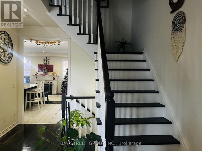 Photo du bâtiment - 571 Sixteen Mile Dr