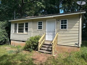 Building Photo - 135 Lang St