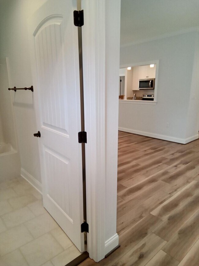Foto del edificio - Patio Townhome Located 1 Block from Bedfor...