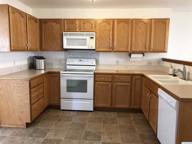 Building Photo - Close to Costco and everything else you need.