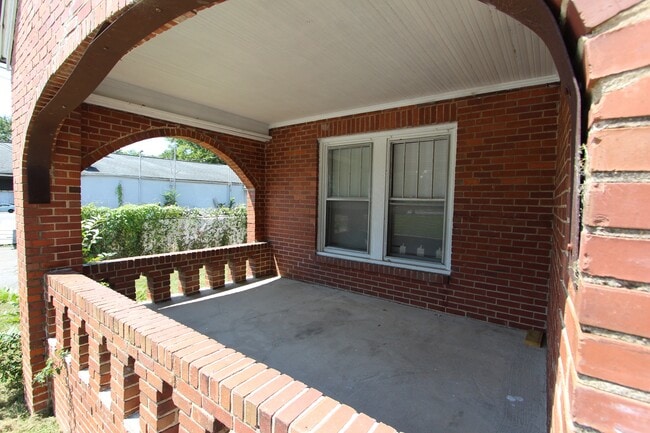 Building Photo - 234 Saluda St