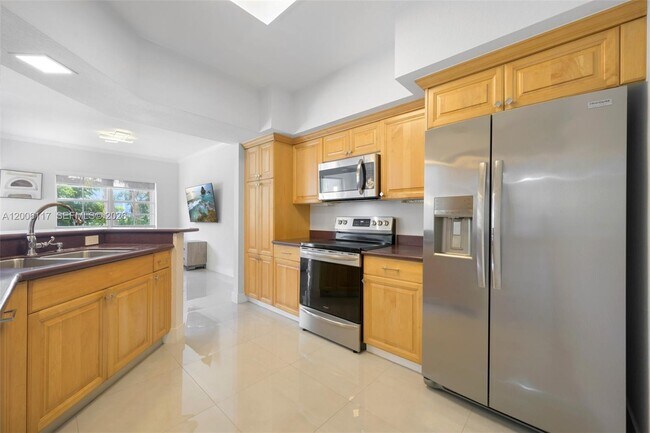 Foto del edificio - 3255 NE 184th St
