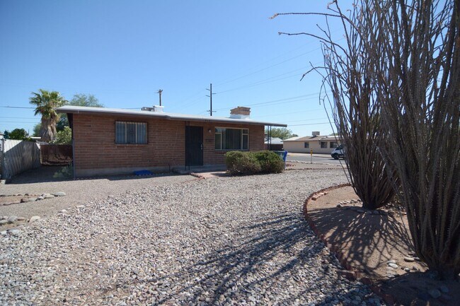 Foto del edificio - Charming 2 Bedroom 1 Bath Home! Central Tucson Location!
