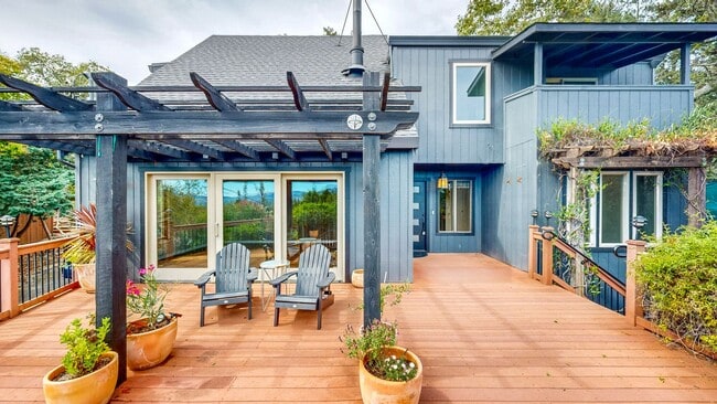 Building Photo - 1625 Los Olivos Rd