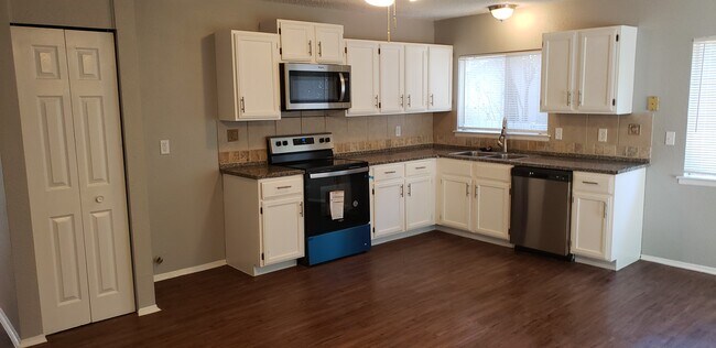 Building Photo - 5827 Lake Champlain St
