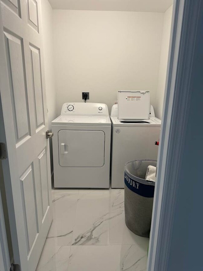 Foto del edificio - 16363 SW 61st Ln