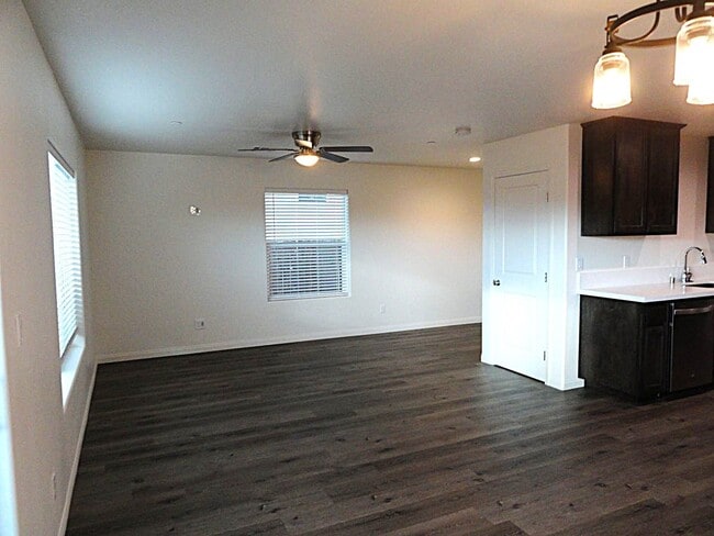 Building Photo - 450 Sherwood Pl