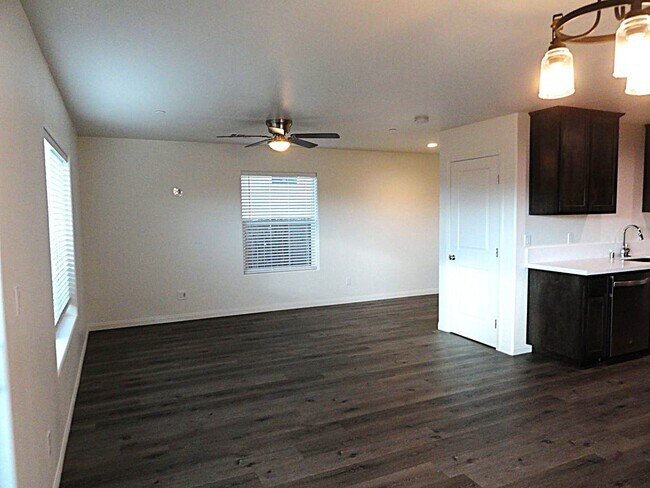 Foto del edificio - 450 Sherwood Pl