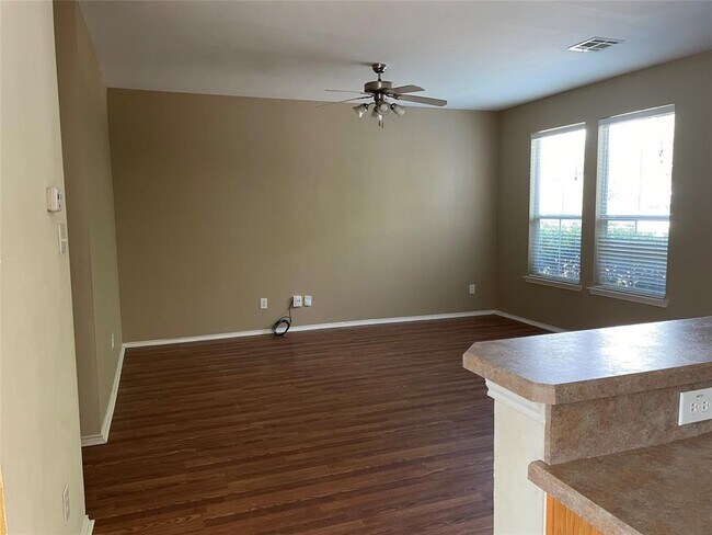 Building Photo - 1709 Cambridge Dr