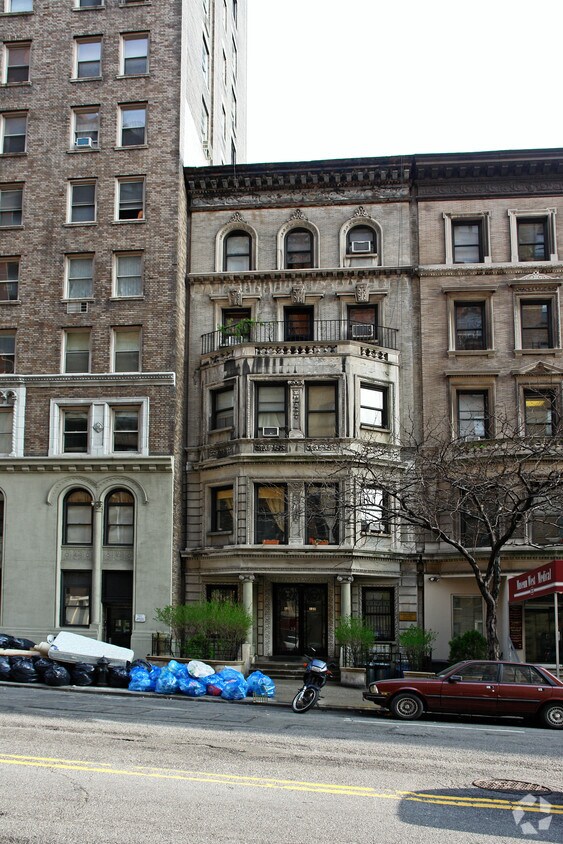 Building Photo - 125 W 79th St