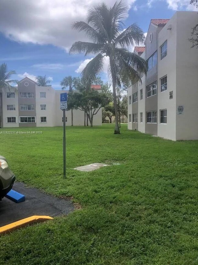 Foto del edificio - 6155 NW 186th St