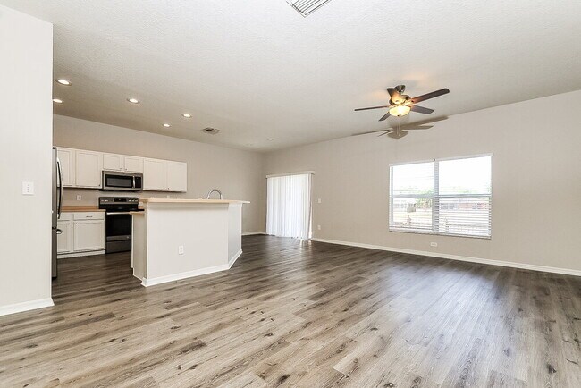 Foto del edificio - 748 Star Pointe Dr