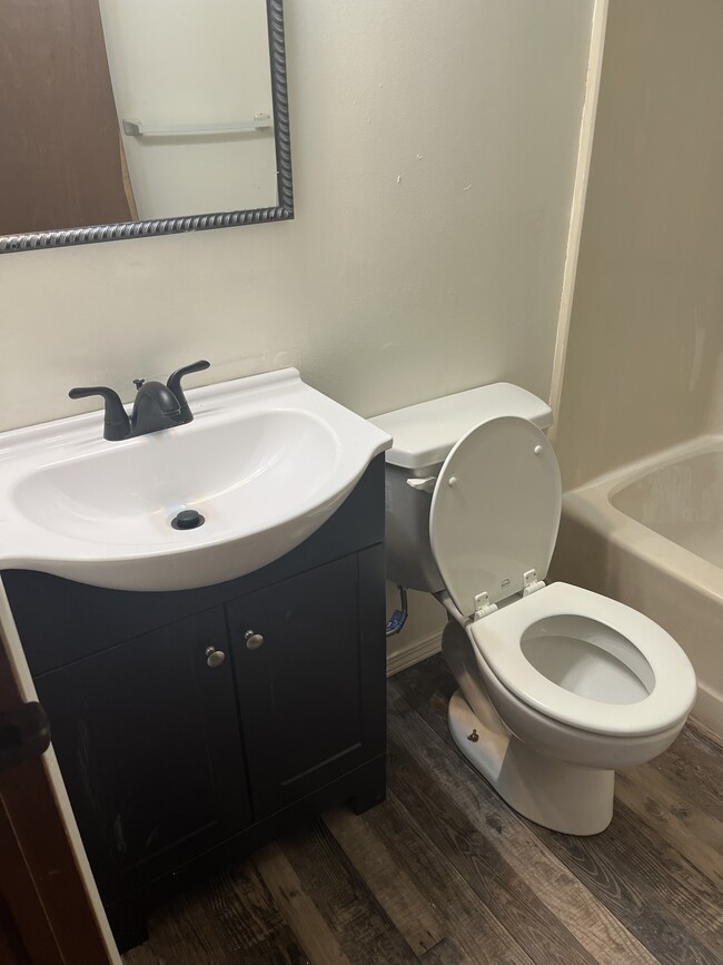 Building Photo - 229 N Duncan St