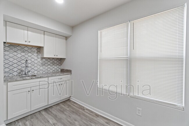 Building Photo - 5081 Holly Farms Dr