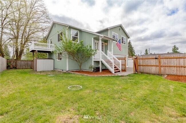 Building Photo - 152 131st St E