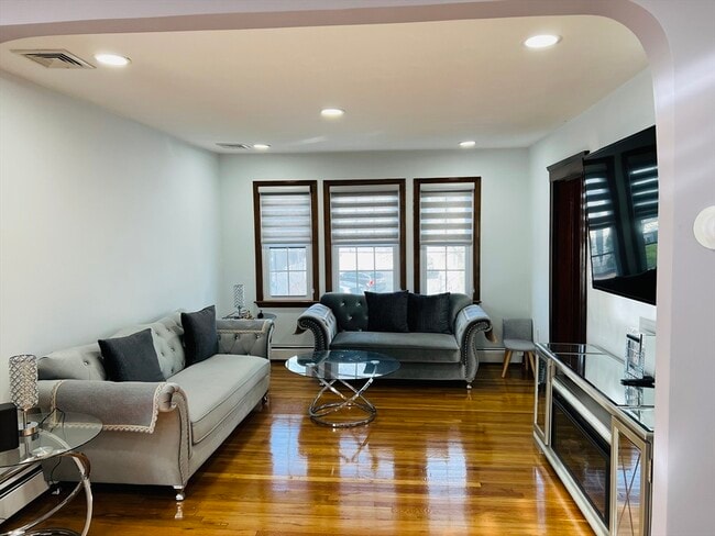 Building Photo - 32 6th St