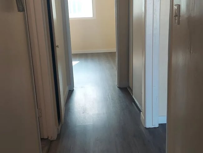 Foto del edificio - 10214 Woodworth Ave