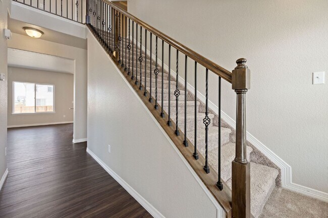 Building Photo - NEW 4 Bed/2.5 Bath Home in NW Loveland
