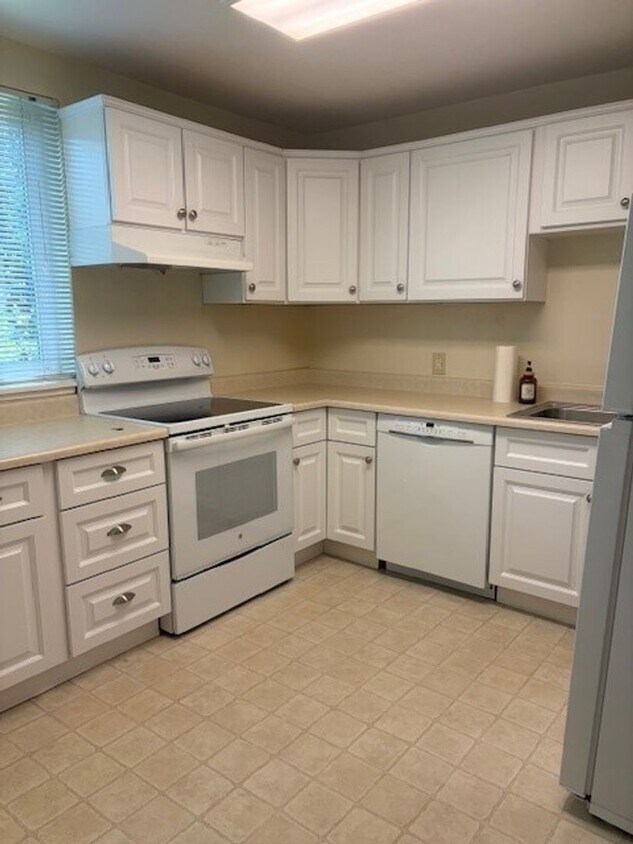 Foto del edificio - 2 Bedroom 1.5 Bathroom Old Folsom Charmer