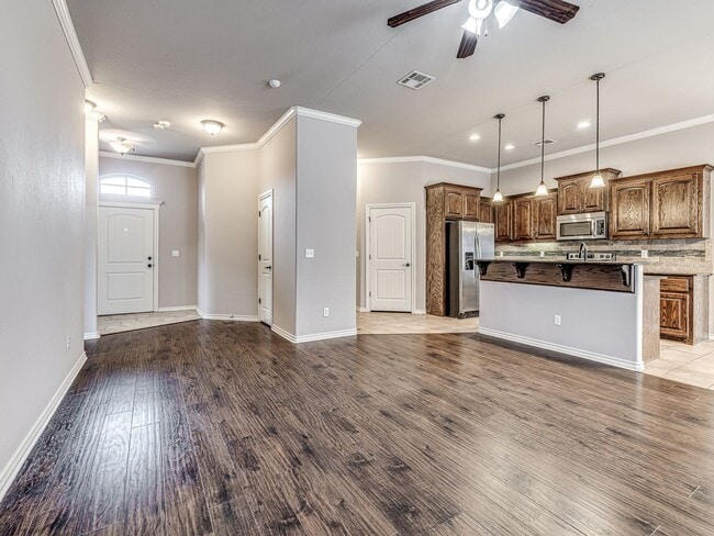 Foto del edificio - 3 Bedroom + Study + 3 car garage home located in the heart of Edmond!