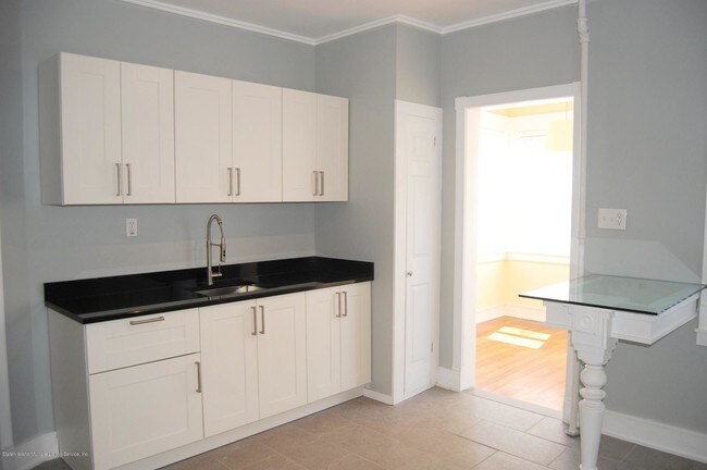 Building Photo - 391 Van Duzer St