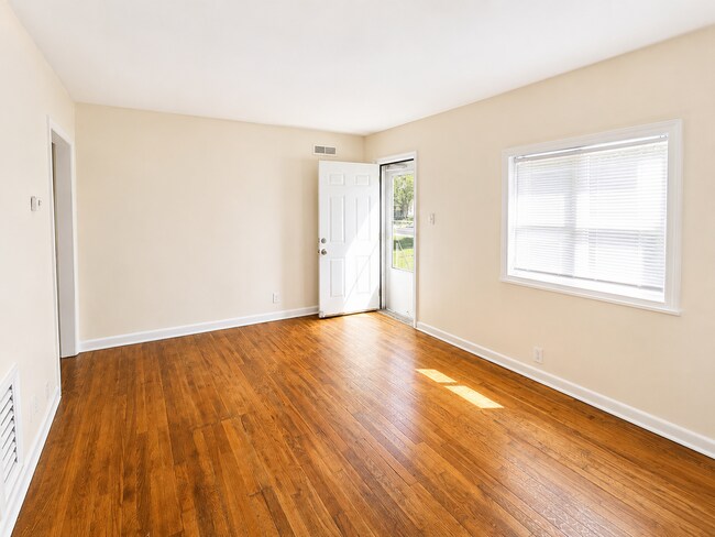Foto del edificio - 2034 Ferris Rd