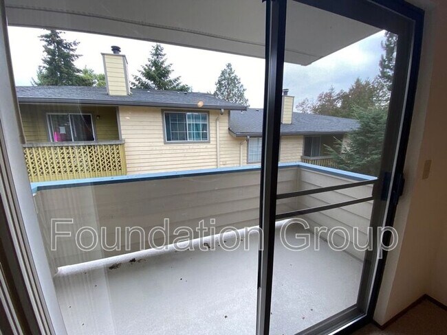 Building Photo - 12542 35th Ave NE