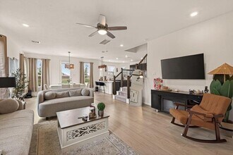 Building Photo - 4821 Sun Fls Dr