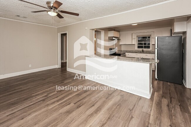 Foto del edificio - 1134 Lovely Ln