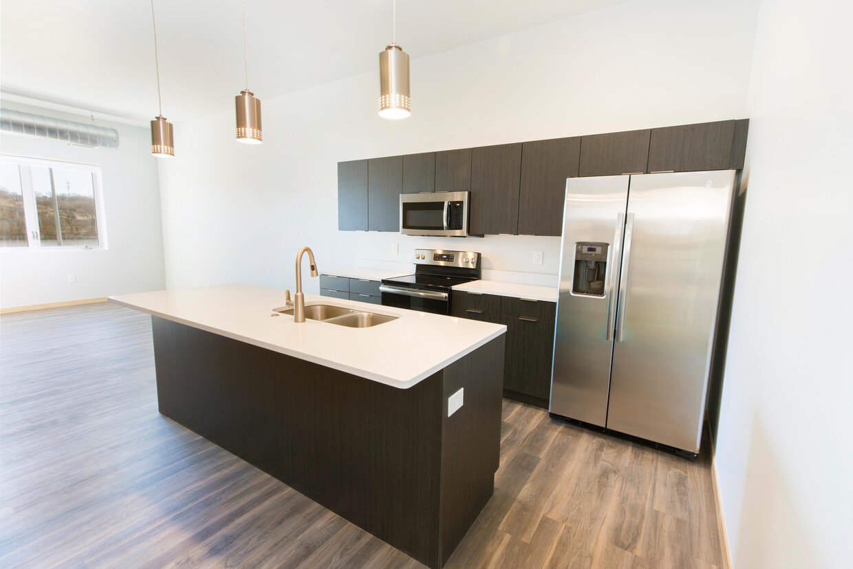 Cocina con isla - 2800 Flatwater Crossing Apartments