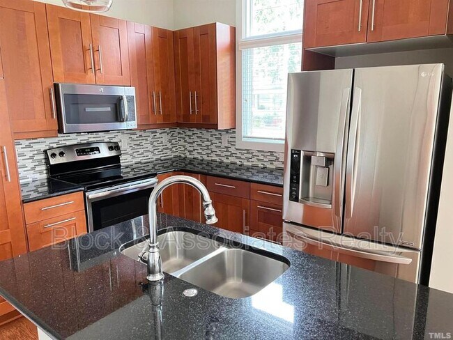 Foto del edificio - 244 William Drummond Way